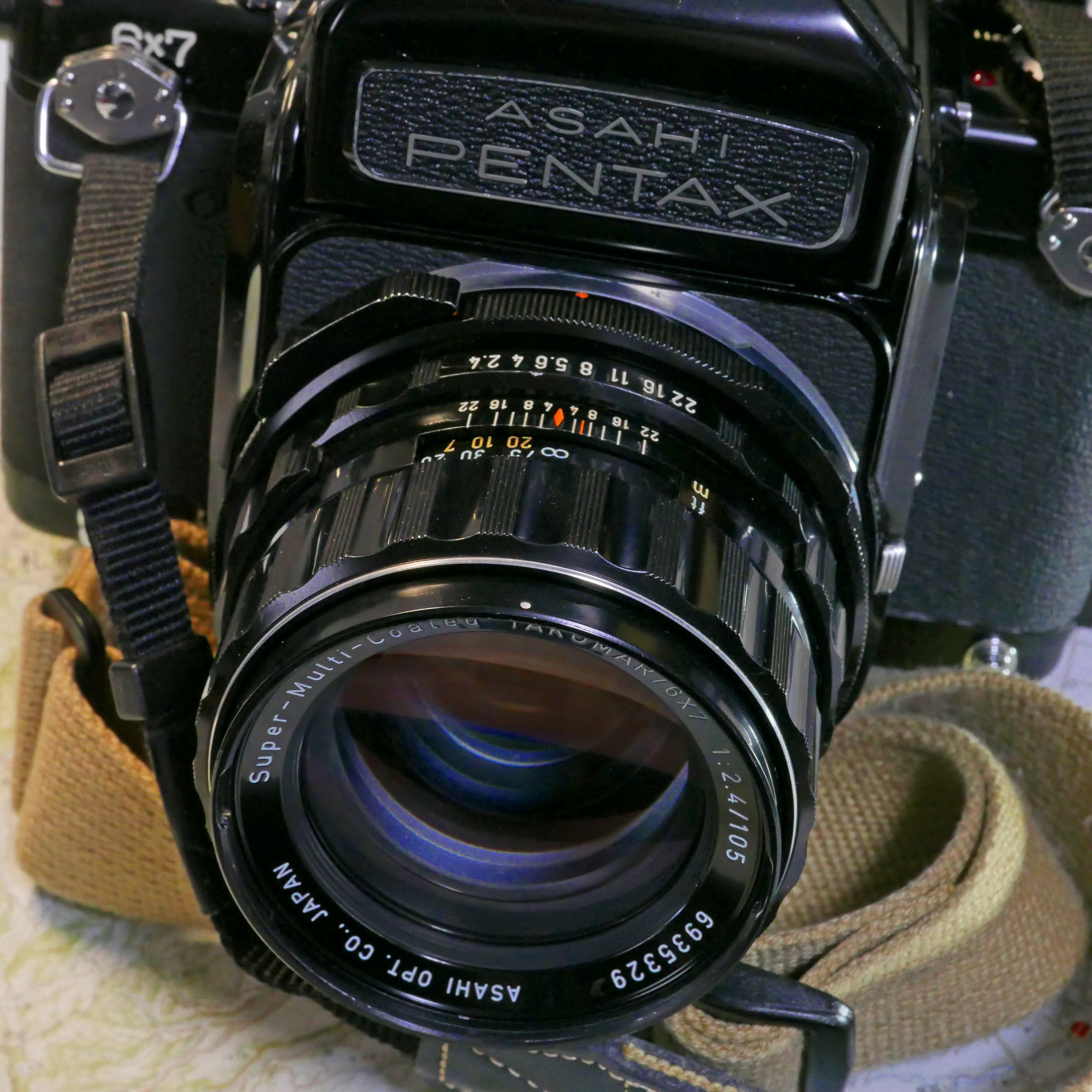 カメラ フィルムカメラ PENTAX67・・いわゆるバケペン！ 見た目・重さともデカイがアイレベル 